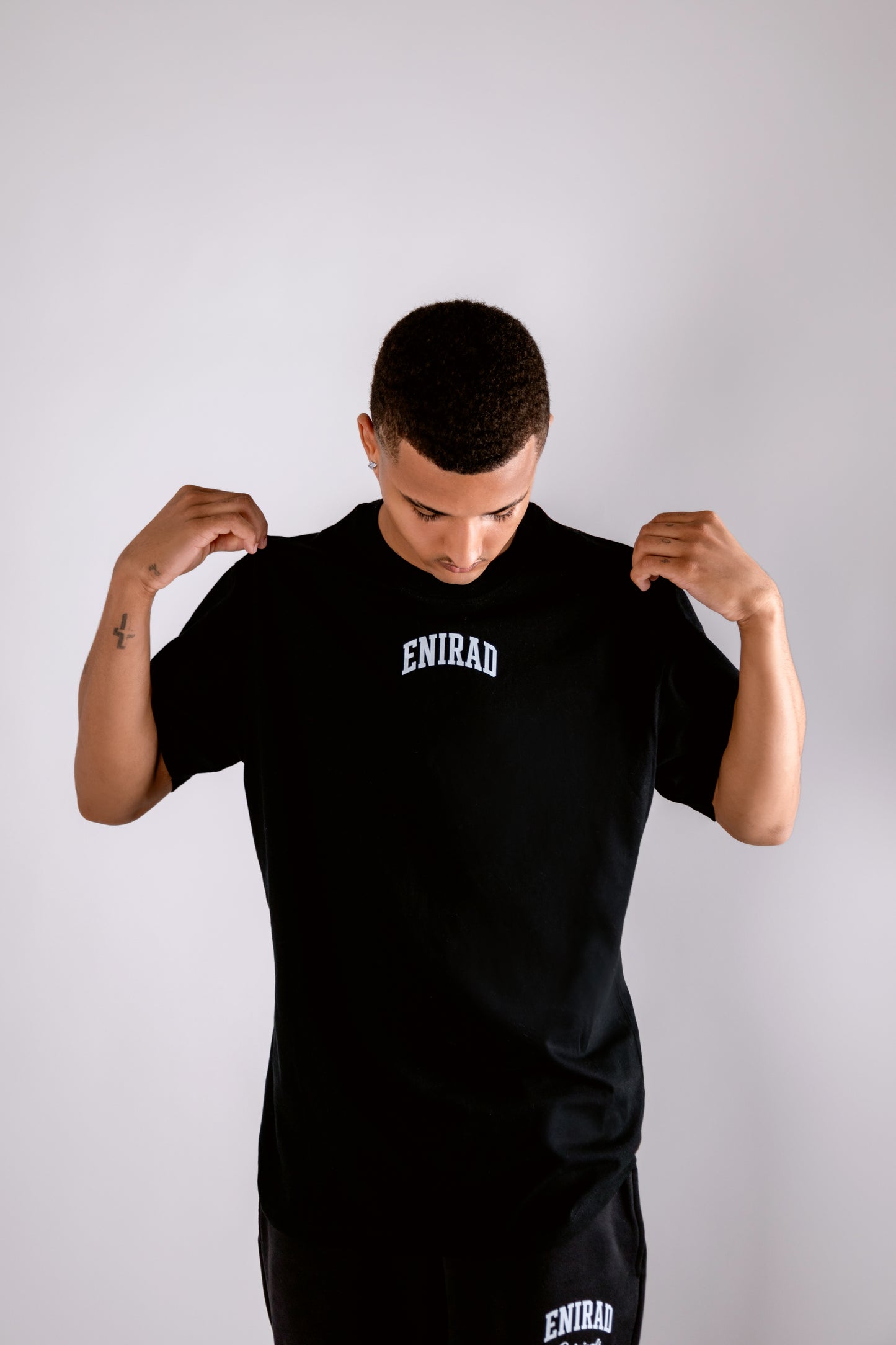 BASICS ESSENTIAL T-SHIRT